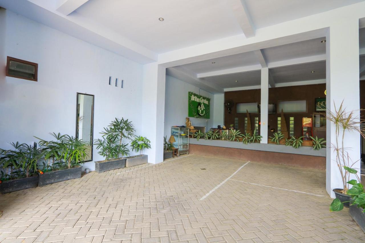 Oyo 2453 Artha Graha Vip Hotell Banyuwangi  Exteriör bild