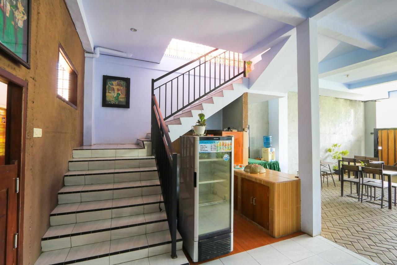 Oyo 2453 Artha Graha Vip Hotell Banyuwangi  Exteriör bild